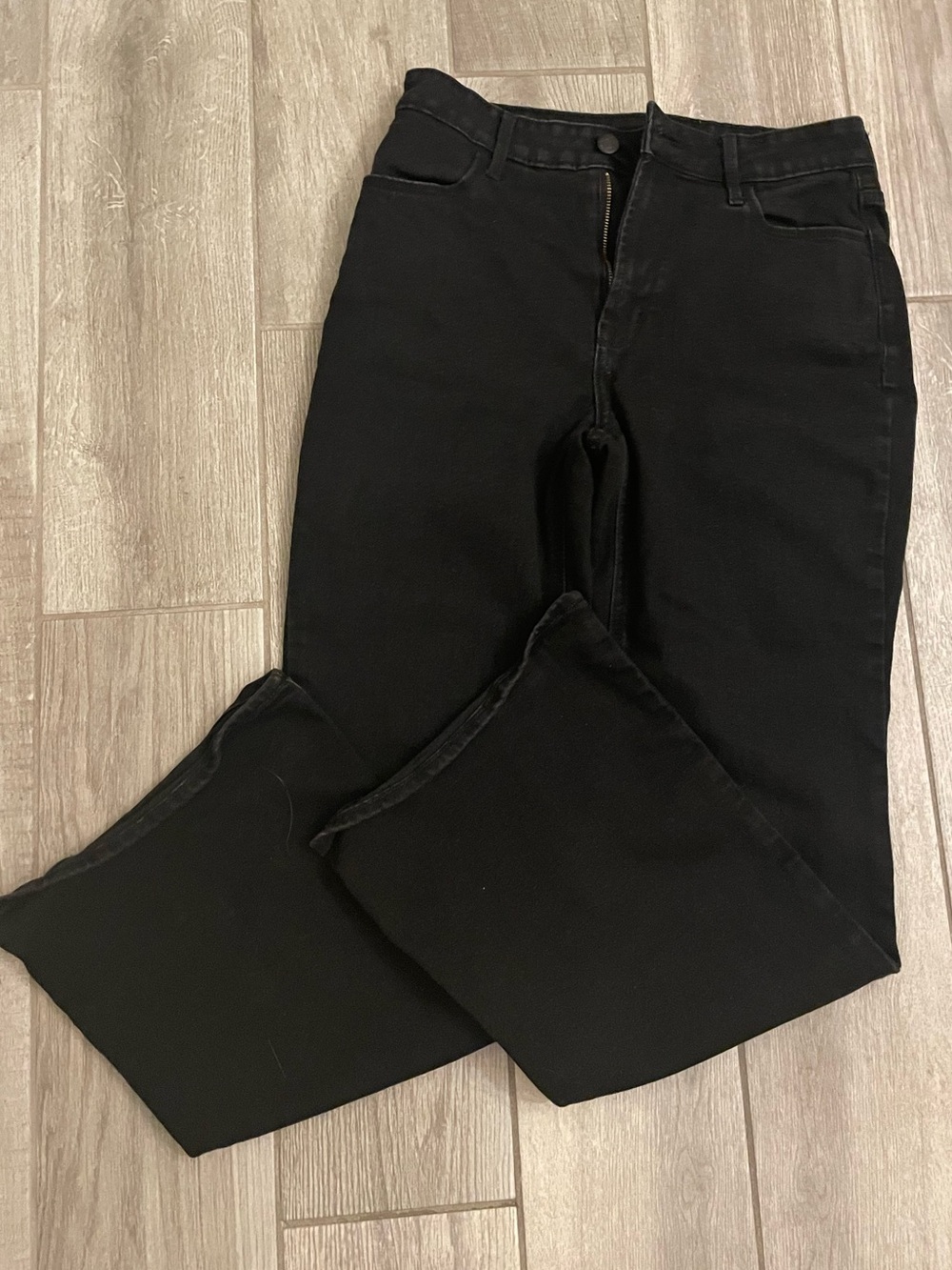 Old Navy black boot cut jeans , size 6 Short
High rise Wow Flare